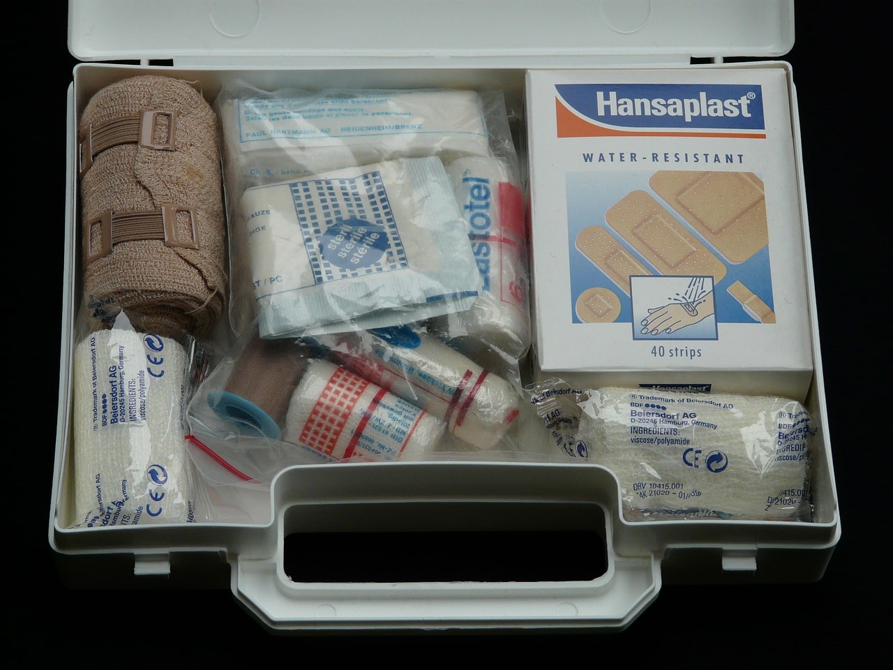 A disaster kit supply includes first aide kit and food